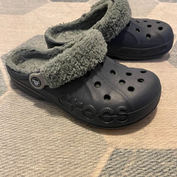 Crocs  // Classic Lined Clog  //  Blue with Grey fur Mens Size 6/Womens Size 8 - Picture 2 of 5